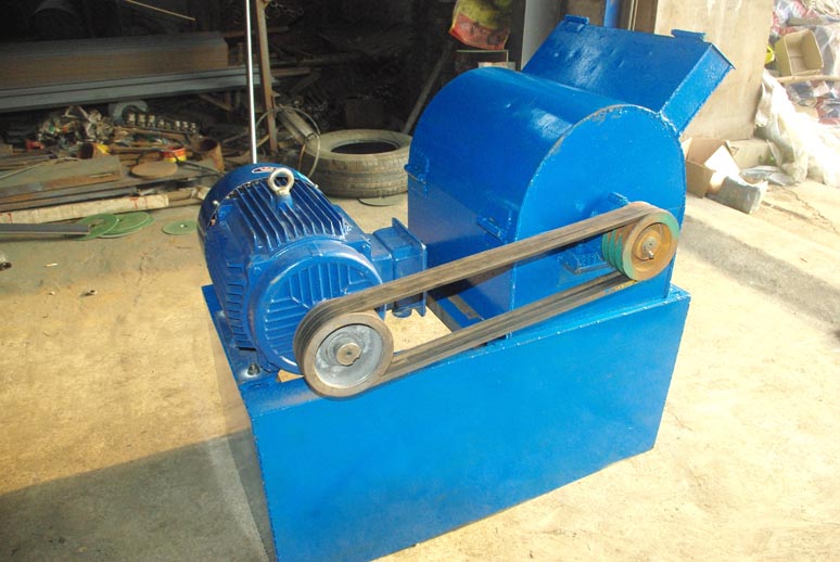 粉餅機(jī)，碎餅機(jī)，大餅打碎機(jī)，花生茶籽大豆餅粉碎機(jī)